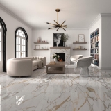 Alustra_HDP_Living_Room_FTIALU20P_3x3HEX_Imperial_Gold_Calacatta_Polished_FTIALU20P_24x48_Imperial_Gold_Calacatta_Polished_1v